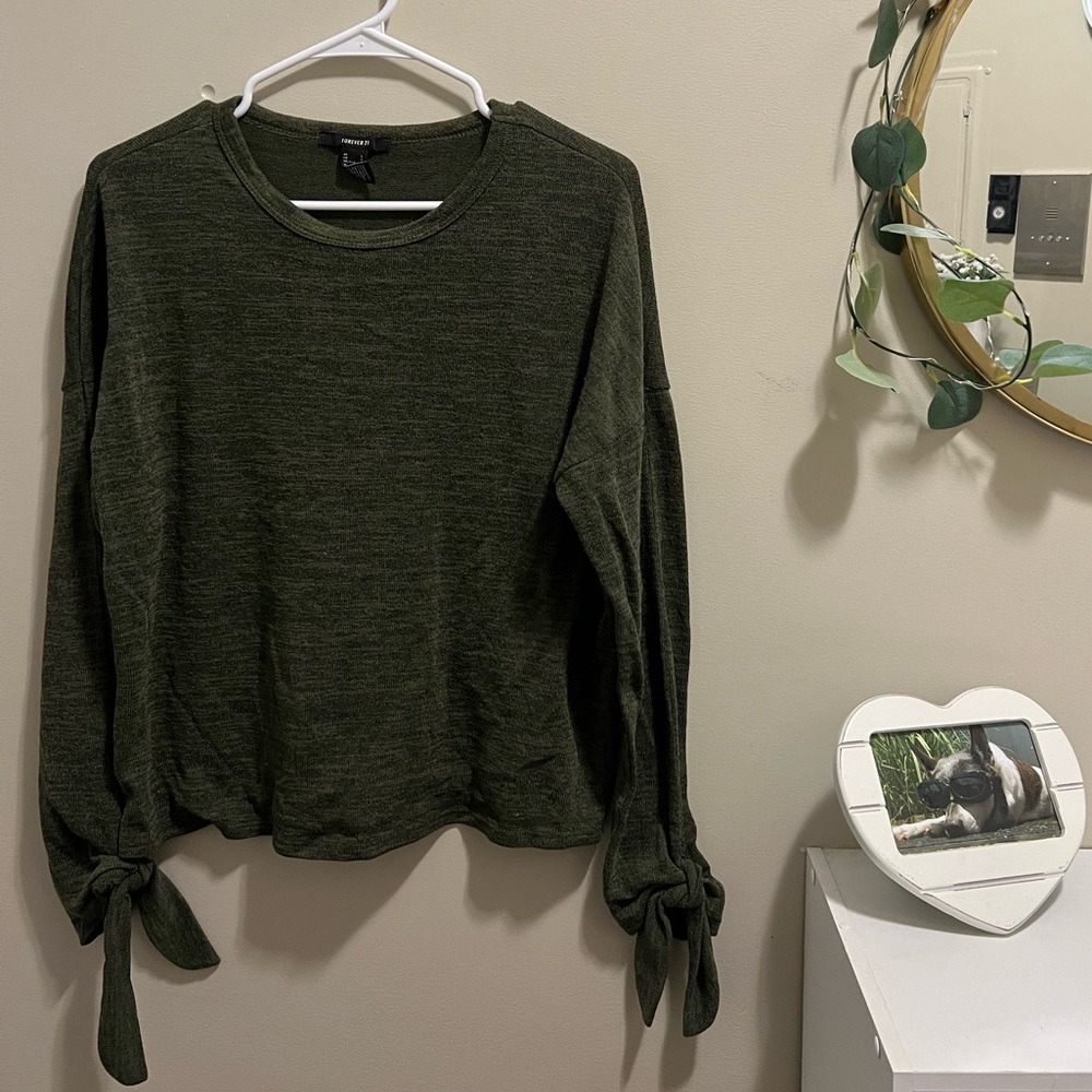 Cute green long-sleeve shirt
